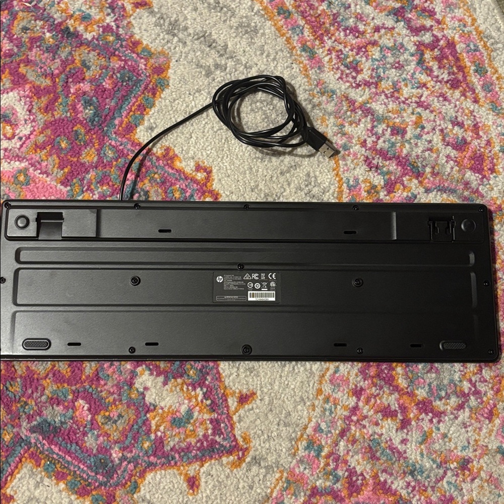 Slim, Black HP Keyboard For Computer - Picture 4 of 4